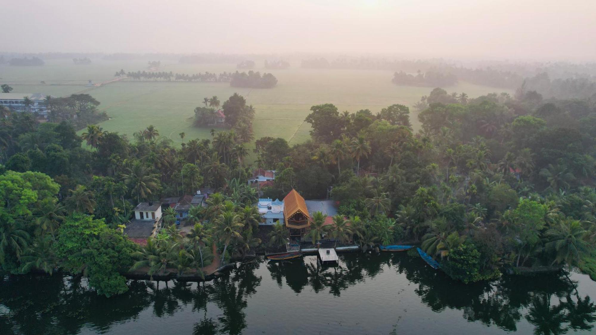 Apartamento Tulsi Kayal Retreat Champakulam Exterior foto